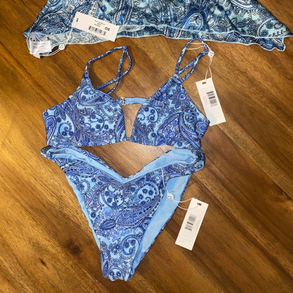 Frankie’s Bikinis Set